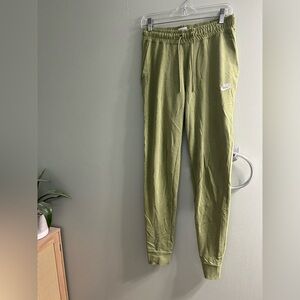 Nike women’s sportswear club joggers